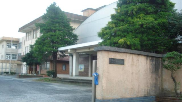 ロイヤルハイツの周辺|飯塚市立鎮西中学校まで957ｍ