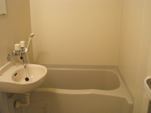 レオパレスクワルト高木の浴室