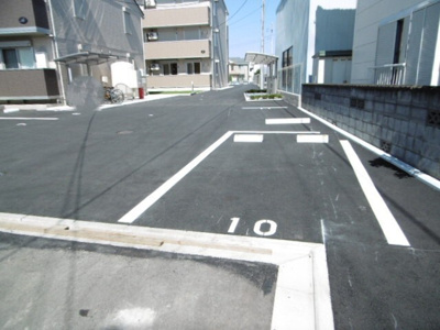 敷地内駐車場（有料・要空き確認）