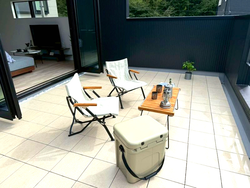 ラフシアNAGANUKIⅡ　新築モデルのバルコニー|暖かな日差しのふりそそぐバルコニー