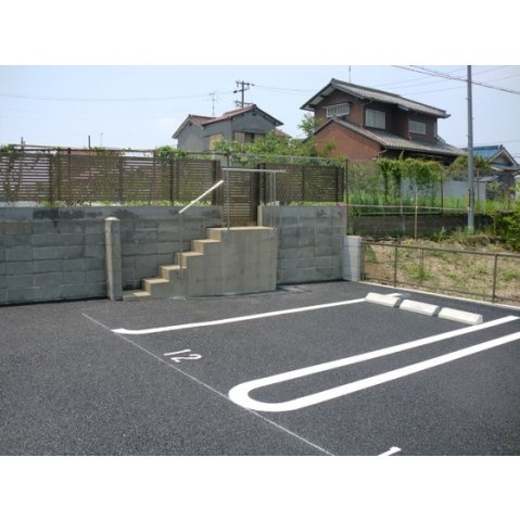 鷺山駐車場の外観