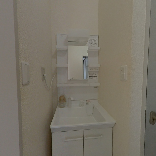 岐阜市六条片田２丁目のアパートの洗面所