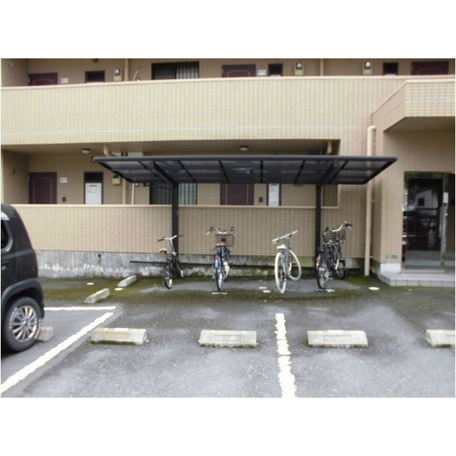レアールマンションＢｅａｎｓの駐車場
