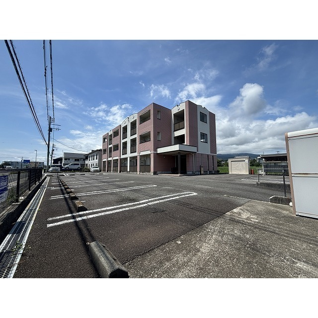 クレール・アルカンシェルの駐車場