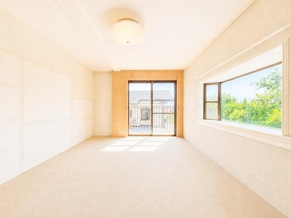 横浜市港北区高田西５丁目の中古一戸建の洋室|広さも十分で窓からの光が嬉しい洋室です。
