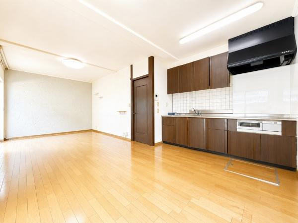 横浜市港北区高田西５丁目の中古一戸建のキッチン|広々としたキッチンは、
落ち着いて料理が出来ます！