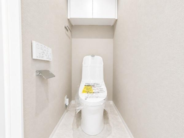 エンゼルパークサイド川崎のトイレ|清潔感のある内装のすっきりとしたデザインのトイレです。
水周りが綺麗だと安心ですね。
