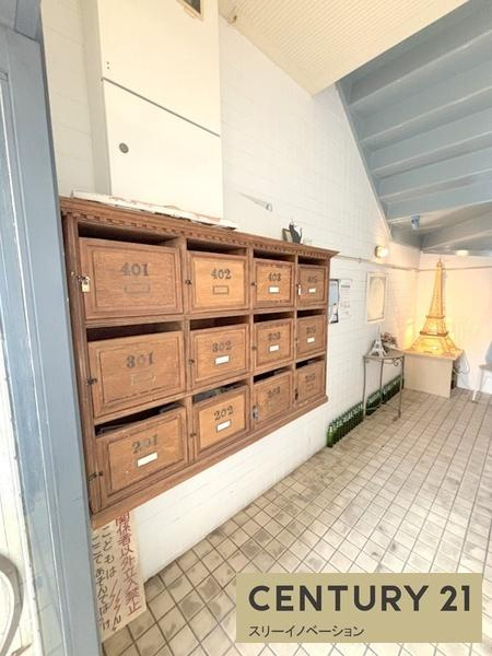 サンハイツ市岡のエントランス|★郵便ポスト★
