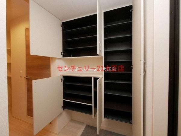 サンジェルマン市岡の玄関
