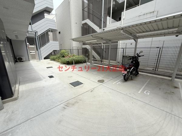 プレサンス朝潮橋ベイ・ブリーズの駐車場