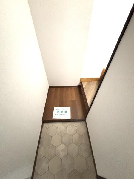 福井ビルの玄関