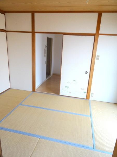 シレーヌ大正のエントランス|★キレイな畳です★