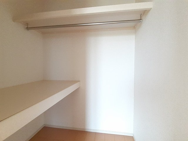 ニューシティ下堀Ⅰの収納|こまごまとしたものを収納できそうですね