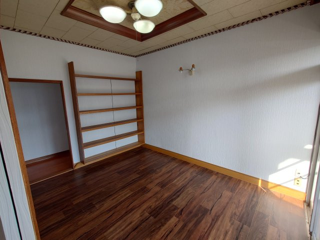 水橋辻ヶ堂貸家の洋室|落ち着いた色調の洋室です