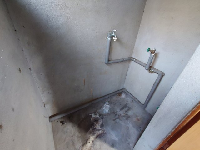 水橋辻ヶ堂貸家のその他|洗濯機置場