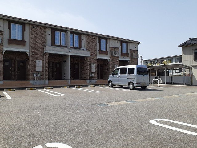 ＡＭＡＴＥＲＡＳＵの駐車場|車をお持ちの方に嬉しい駐車場付きの物件です