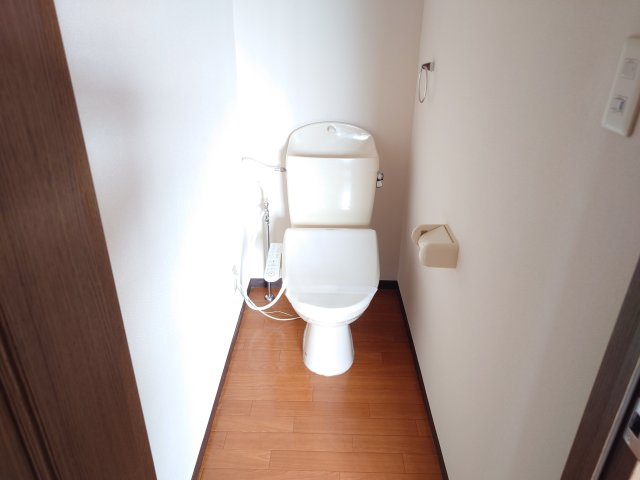 ファミールなかがわらのトイレ|ゆったりとした空間のトイレです