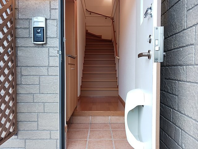 リヴァーハイツの玄関|明るい玄関です