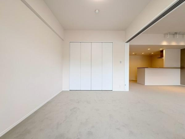 たまプラーザ西パークホームズの洋室|洋室６帖！リビングに繋がるお部屋です！