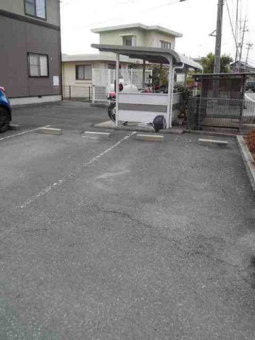 グランディスＢの駐車場