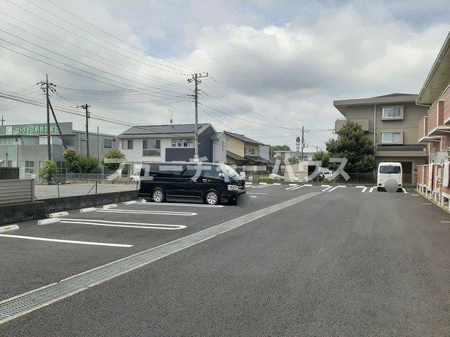 ニューシティテラカドの駐車場|駐車場があるので、車を買う予定の方も安心です