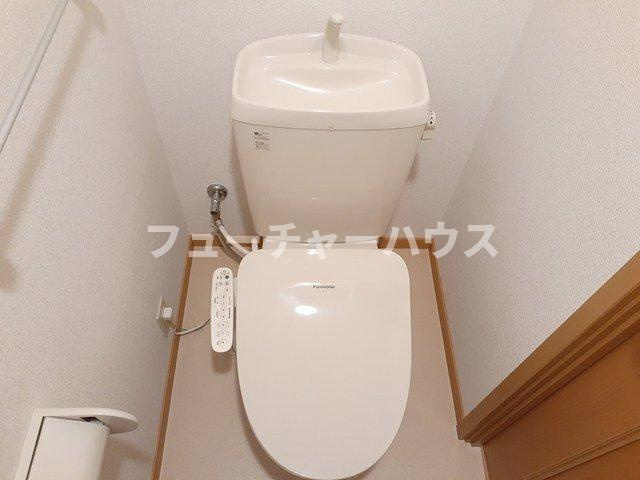 ジェルメのトイレ|落ち着いた色調のトイレです