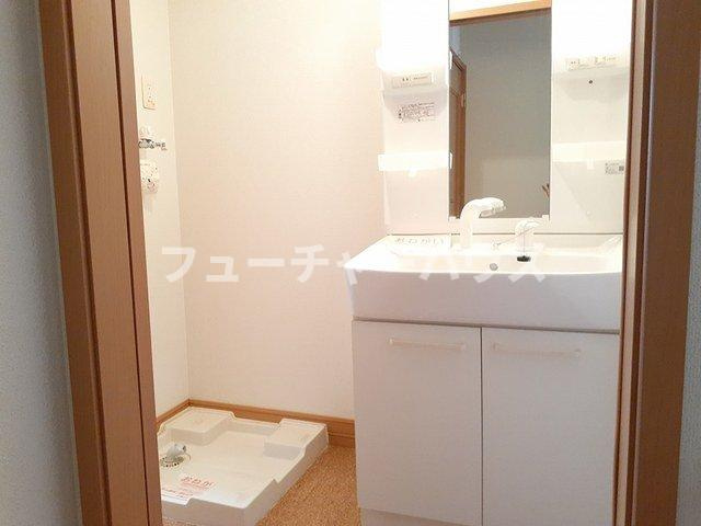 エバーグリーンの洗面所|ゆったりとスペースのある洗面所