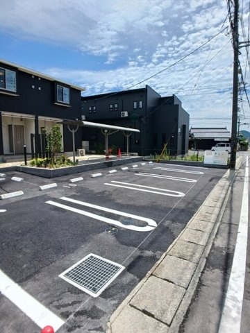 オ・クレールⅡの駐車場
