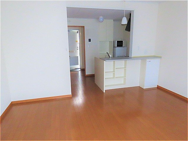 レオパレスプレジール緑が丘の寝室|フローリングのお部屋です