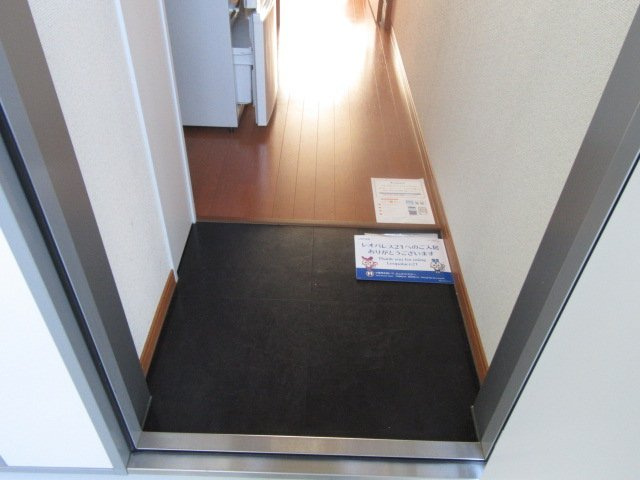レオパレスアールフィールド三和の玄関