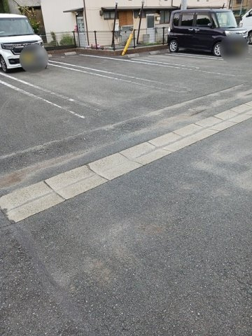 アルドール雅の駐車場