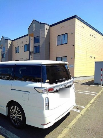 クレストール弐番館の駐車場