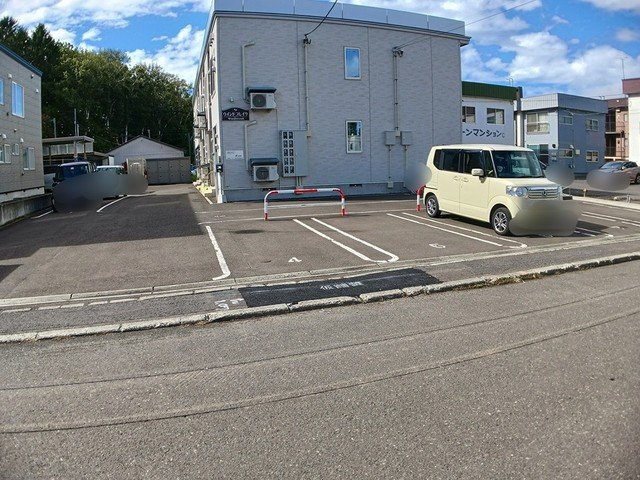 ウインドブレイクの駐車場