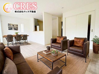 【居間・リビング】 | ☆☆新築分譲　いわき市平城東A　全２棟！！敷地52～70.8坪！！ | 複層ガラスで断熱効果・結露防止・遮音効果があります。
柔らかい光が入り込む明るいリビング　
※実際に現地に家具はおかれておりません。また価格に家具は含まれておりません。(作成CG)