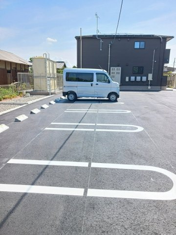 ドゥーメゾン　ＮⅢの駐車場