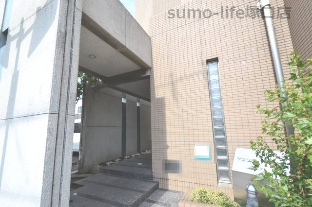 グランディール園田のエントランス