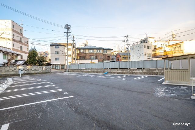 グランスクエア　Ⅲ番館の駐車場