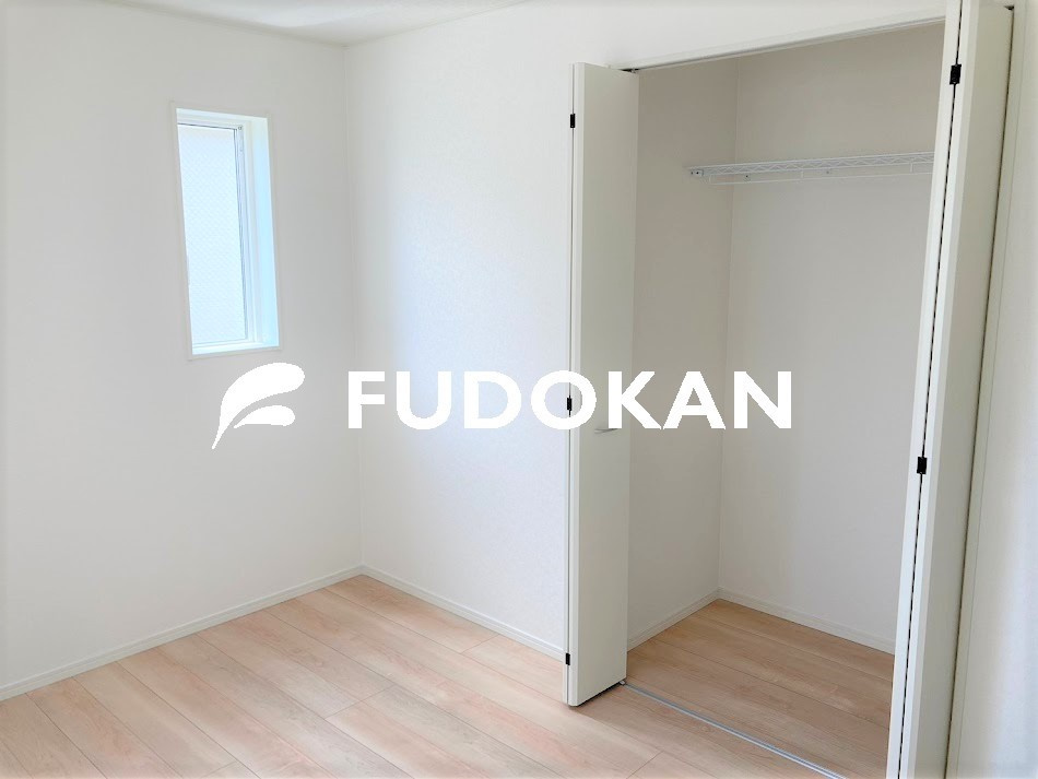 山形市西田第12【新築建売】の内観：施工例|洋室もそれぞれ収納スペースが完備されております。