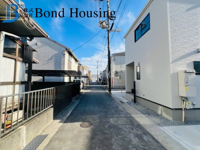 お車並列2台可　魚住町清水27期　新築戸建の前面道路含む現地写真