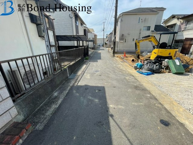 お車並列2台可　魚住町清水27期　新築戸建の前面道路含む現地写真