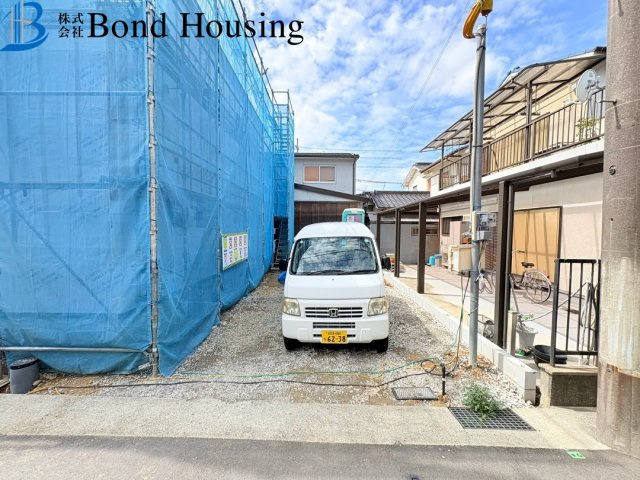 お車並列2台可　魚住町清水27期　新築戸建の前面道路含む現地写真