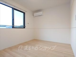 ココ　メドウ　Ⅱ　Aの寝室|寝室にもエアコンあり