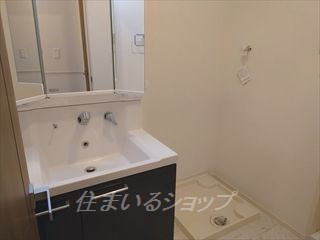 ココ　メドウ　Ⅱ　Aの洗面所|三面鏡付きシャンプードレッサー
