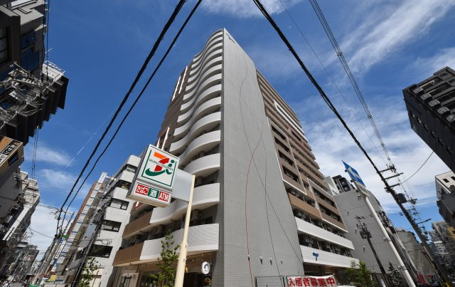 セレニテ心斎橋グランデの外観