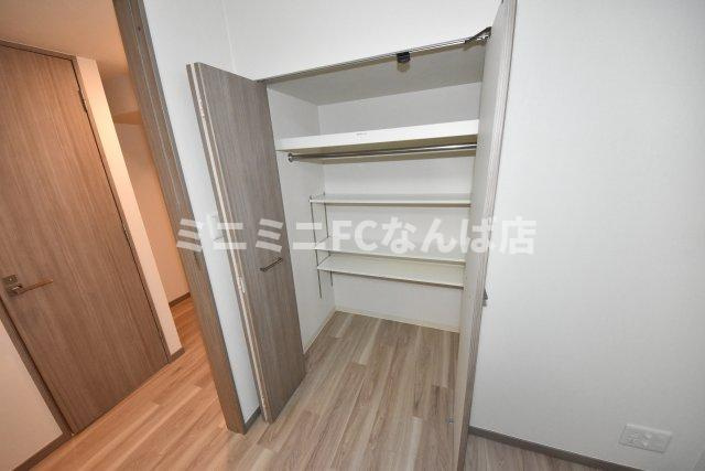 プレサンスロジェ堺筋本町の収納