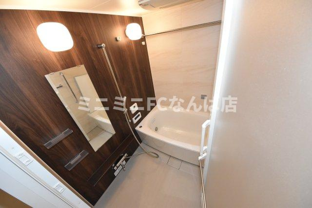 プレサンスロジェ堺筋本町の浴室