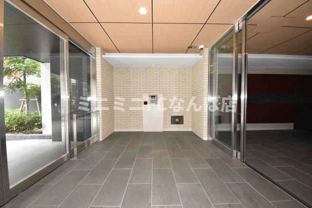 プレサンスロジェ堺筋本町のエントランス