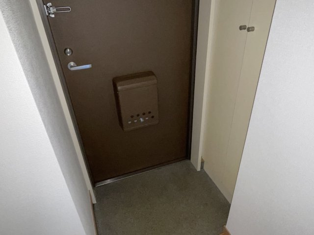 石塚マンションの玄関