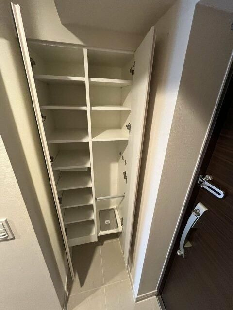 墨田区東向島１丁目の賃貸マンションの玄関