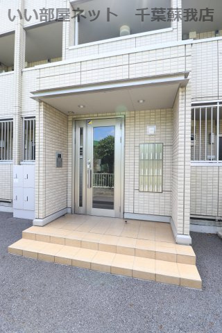 グロリアスのエントランス|宅配ボックスがあると、